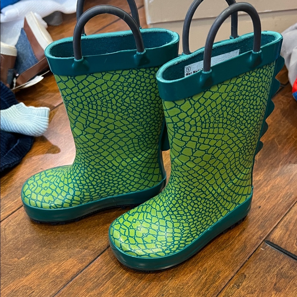 Rain boot dinosaur theme size 5